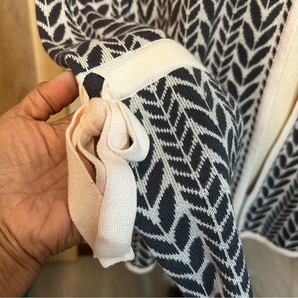 Belldini Women’s Knit Open Front Cardigan Sweater Leaf Pattern Bows Gray Cream L - Picture 5 of 11